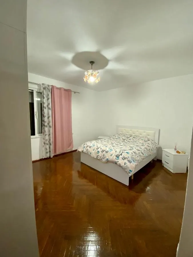 Modern Central Apartment Durrës